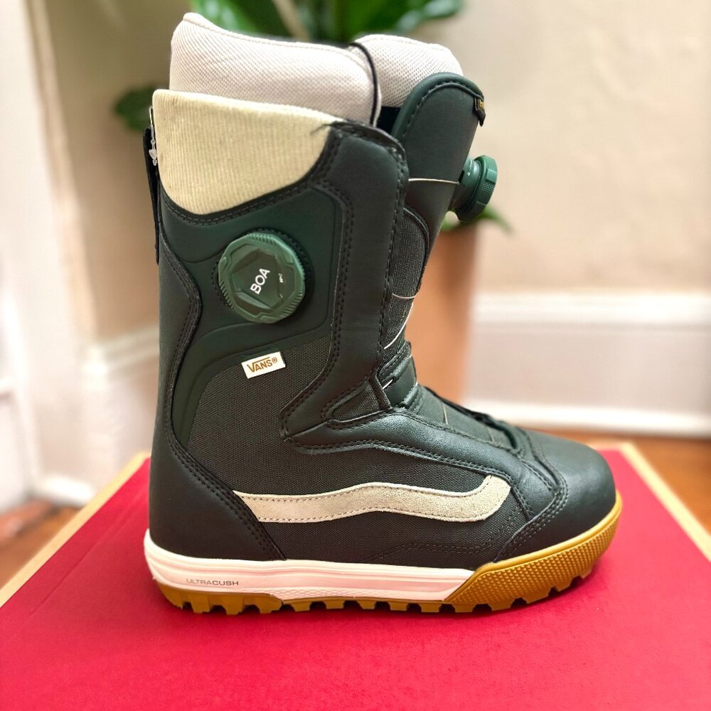 Like New Vans Encore Pro BOA Women's Snowboard Boot, Dark Green, Size 8 - Picture 5 of 10